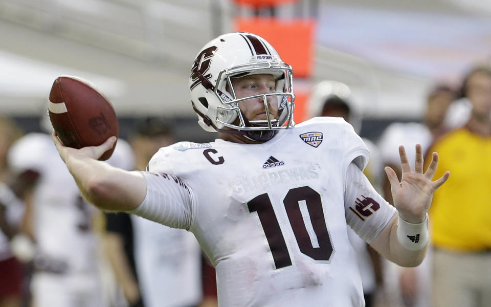 Central Michigan quarterback Cooper Rush prepares to pass against Tulsa in the second half of the Miami Beach Bowl NCAA college football game, Monday, Dec. 19, 2016, in Miami. (AP Photo/Alan Diaz)