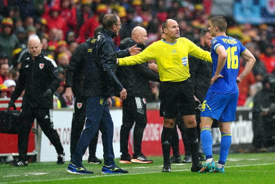 Referee Antonio Mateu Lahoz (PA)