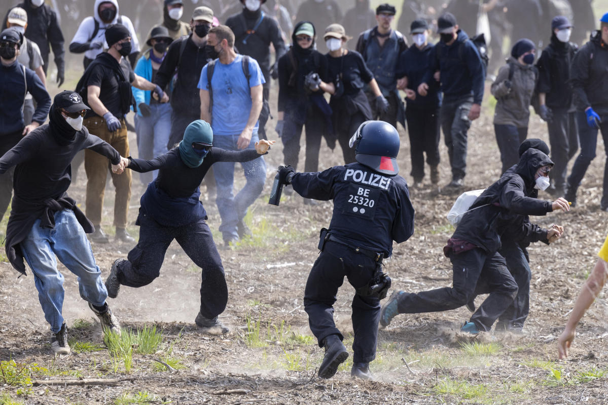 Climate protestors clash with police outside Tesla’s German gigafactory thumbnail