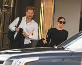 <p><strong>Meghan Markle</strong> y el príncipe<strong> Harry</strong> regresaron a New York después de lanzar un nuevo adelanto de su <a href="https://peopleenespanol.com/celebridades/documental-harry-meghan-revela-imagenes-intimidad-duques-sussex/" rel="nofollow noopener" target="_blank" data-ylk="slk:docuserie de Netflix;elm:context_link;itc:0;sec:content-canvas" class="link ">docuserie de Netflix</a>, que incluyó una serie de instantáneas y clips muy personales y privados de los Duques de Sussex, incluidas imágenes de la duquesa mientras estaba embarazada de su hija<strong> Lilibet</strong>.</p>