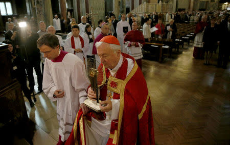 Archbishop of Westminster Cardinal Vincent Nicolls (C) carries the Hungarian relic of St Thomas a Becket during a ceremony at Westminster Cathedral in London, Britain May 23, 2016. REUTERS/Neil Hall