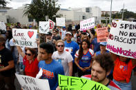 <p>Demonstrators gather at the site of a planned speech by white nationalist Richard Spencer, who popularized the term ‘alt-right’, at the University of Florida campus Oct.19, 2017 in Gainesville, Fla. (Photo: Brian Blanco/Getty Images) </p>