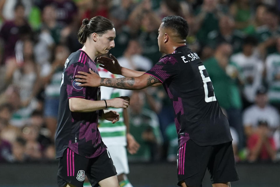 Marcelo Flores tras fallar un penal contra Surinam. (Jos Alvarez/Jam Media/Getty Images)