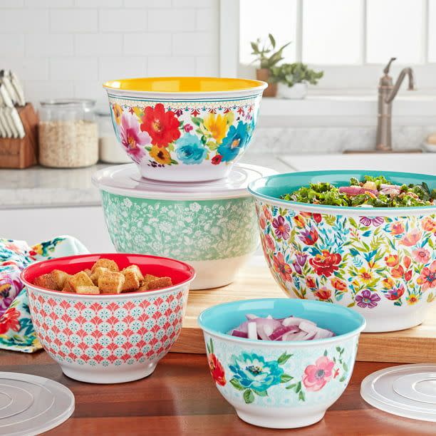 <p><strong>The Pioneer Woman</strong></p><p>walmart.com</p><p><strong>$24.96</strong></p><p>The floral designs on these pretty bowls are so lovely. They'll love showcasing them in their kitchens at home.</p>