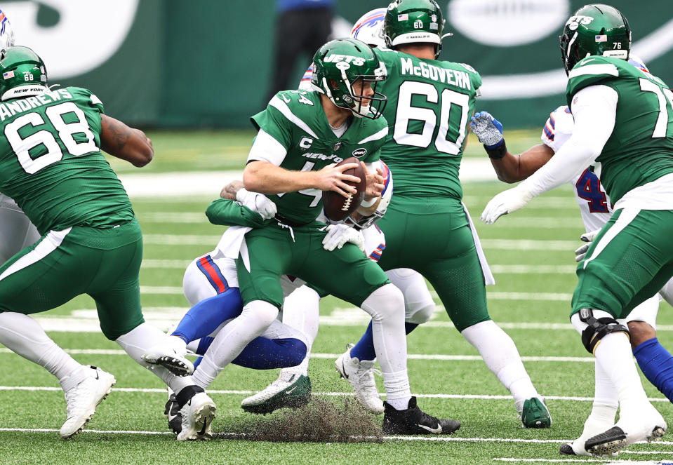 Jordan Poyer tackles quarterback Sam Darnold for a sack.