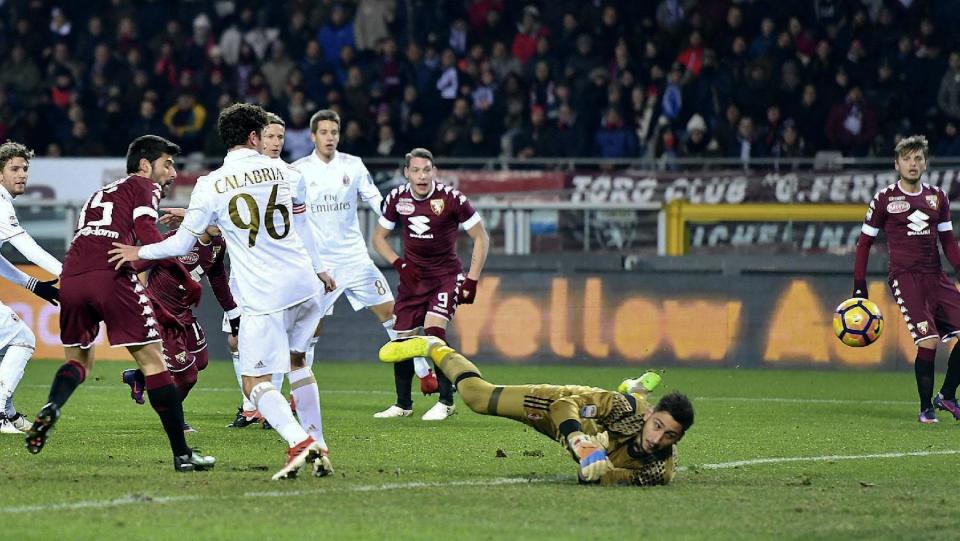 Torino's Andrea Belotti, left, scores during a Serie A soccer match between Torino and Milan, at Turin's Olympic stadium, Italy, Monday, Jan. 16, 2017. (Alessandro Di Marco/ANSA via AP)