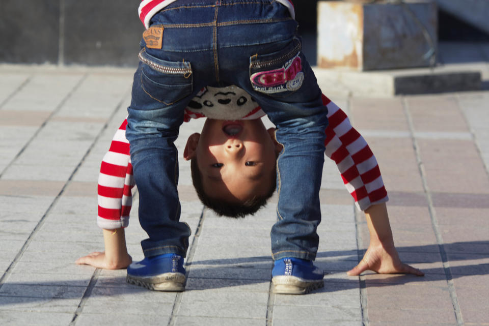 Nach dem Ende der Ein-Kind-Politik vor wenigen Jahren sollen nun alle Beschränkungen bei der staatlichen Familienplanung in China fallen. (Bild: AP Photo/Ng Han Guan)