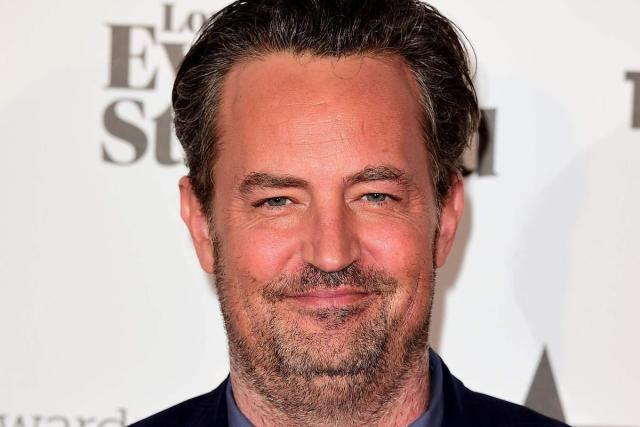 Grieving fans flock to 'Friends' New York apartment to mourn Matthew Perry