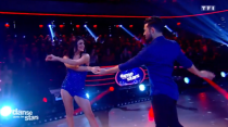 C’est à present à Florent Mothe et Candice Pascal de se lancer sur la piste, au son de “Je Te Promets” de Johnny Halliday. Sur une rumba, le duo réussit à réaliser une très belle prestation, qui a convaincu une nouvelle fois les juges. Mais si elle admet avoir apprécié cette danse, Fauve Hautot regrette qu’il n’y ait pas eu “un peu plus d’animalité”. Jean-Marc Généreux prend lui position et “souhaite” même au candidat d’aller en demi-finale. Avec 69 points pour cette performance (35 en artistique et 34 en technique), le couple termine la soirée avec 140 points au compteur.