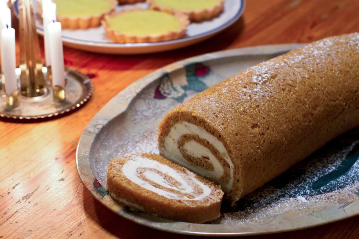 orange cake roll