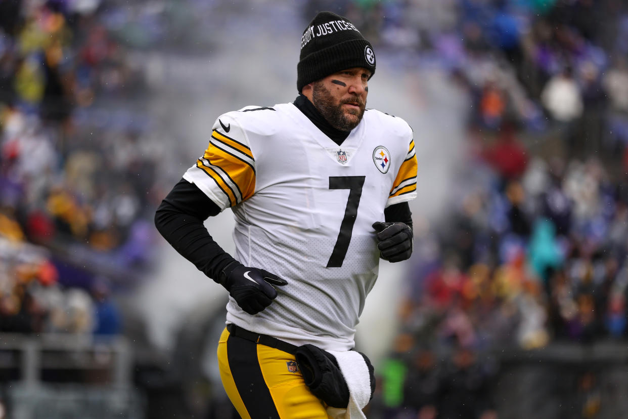BALTIMORE, MARYLAND - JANUARY 09: Quarterback Ben Roethlisberger #7 of the Pittsburgh Steelers takes the field before playing against the Baltimore Ravens at M&T Bank Stadium on January 09, 2022 in Baltimore, Maryland. (Photo by Patrick Smith/Getty Images)