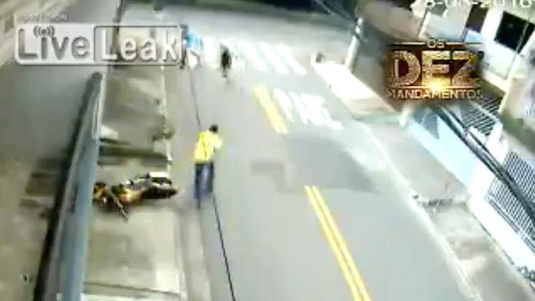 After fending them off, the thieves flee, followed closely by the bike owner. Photo: LiveLeak