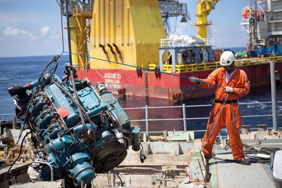 Navy Avenger-class mine countermeasures ship engine