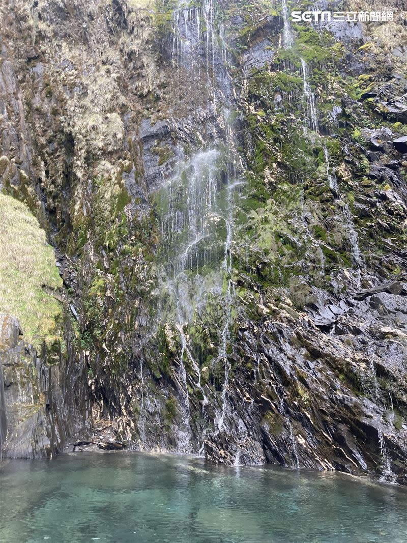 下午1點15抵達距離天池山莊僅數百公尺的能高瀑布。