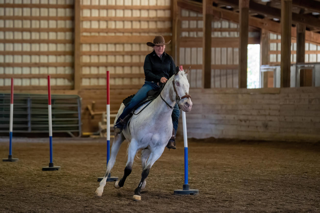Endo and his owner setting the record for fastest time for a blind horse to weave five poles. / Credit: Brittany Hirst Photography / GUINNESS WORLD RECORDS