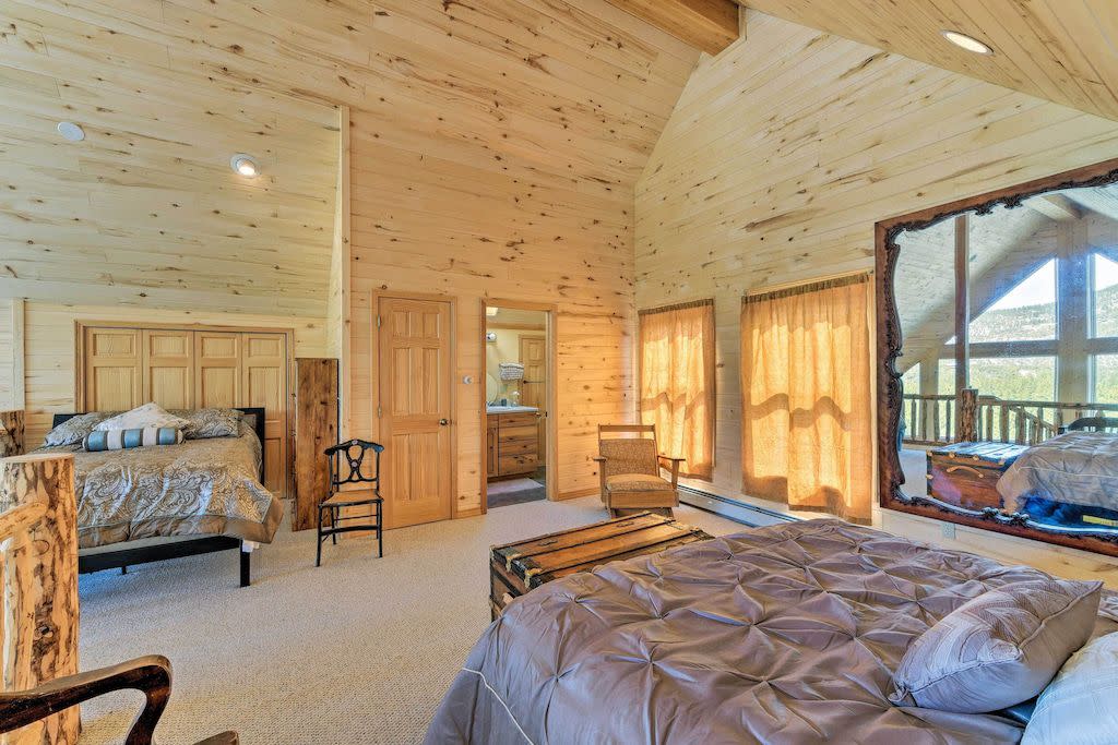 Collegiate Peaks Cabin: More