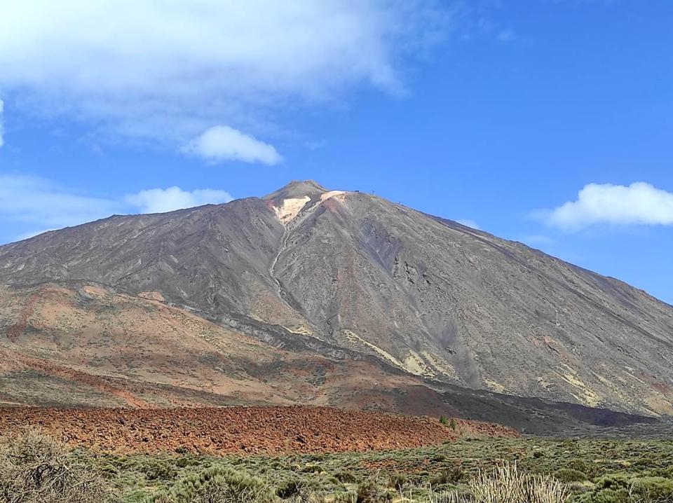 El Teide, la tercera estructura volcánica más alta y voluminosa del planeta, después del Mauna loa y Mauna kea en Hawai (EEUU) es la cima montañosa más alta de España. Foto: Amalia González (EFE)