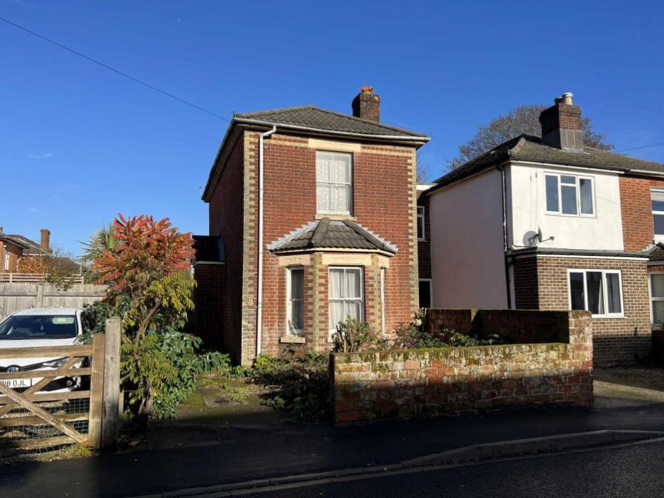 Daily Echo: 25 Marne Road Southampton is up for auction