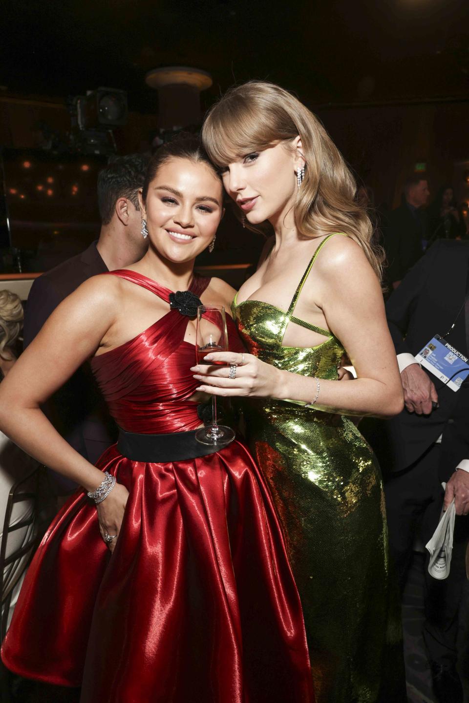 Taylor Swift And Selena Gomez Gossiping At The 2024 Golden Globes Is   3dbeaaec318376e81c8b256af462624e