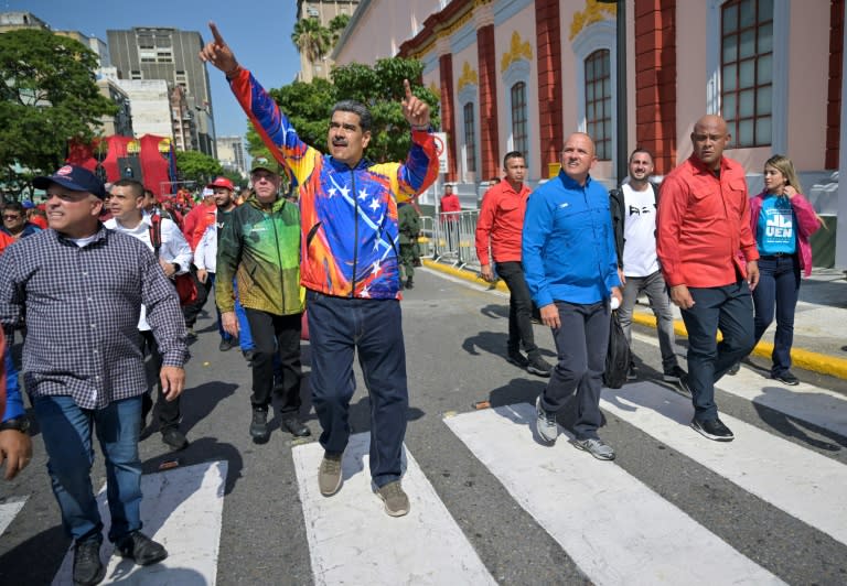 El presidente venezolano Nicolás Maduro participa de una marcha de apoyo a su gobierno el 17 de mayo (Juan BARRETO)