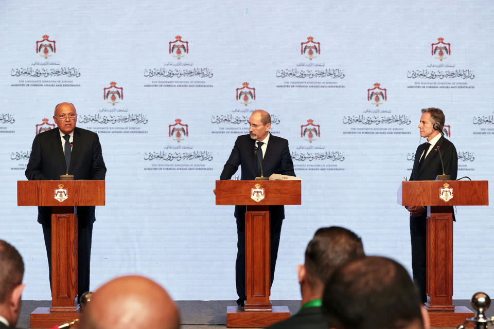 Egypt's foreign minister Sameh Shoukry speaks as Jordan's foreign minister Ayman Safadi, center, listen during a joint press conference in Amman, Jordan. (Jordan Pix / Getty Images)