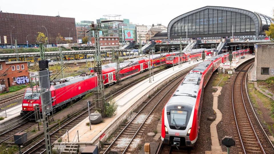 Am Freitag wird vielerorts der ÖPNV still stehen. (Symbolbild: dpa)