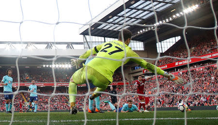 Soccer Football - Premier League - Liverpool vs AFC Bournemouth - Anfield, Liverpool, Britain - April 14, 2018 Liverpool's Roberto Firmino scores their third goal REUTERS/Andrew Yates