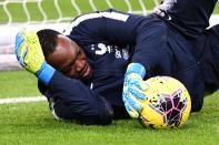 Face à Steve Mandanda, le gardien titulaire de l'équipe de France, se dresseront 11 Moldaves, en 4-4-2. Voici le onze de départ : Koselev - Craciun, Posmac, Armas, Jardan - Carp, Ionita, Cociuc, Platica - Rata, Ginsari. (crédit AFP)