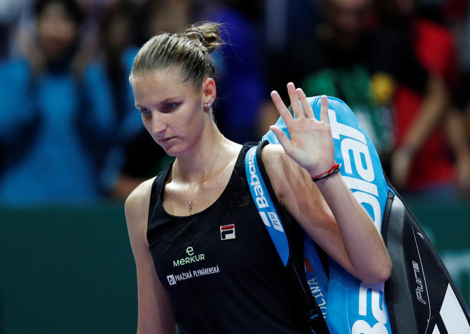 Karolina Pliskova waves to the fans as she walks off after losing her semi-final match against Sloane Stephens. (PHOTO: Reuters/Edgar Su)