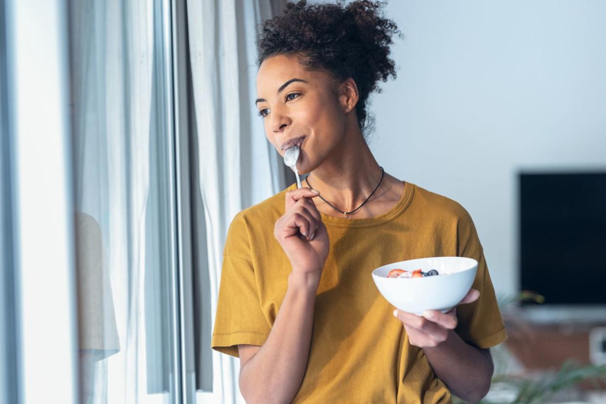 woman eating cereals