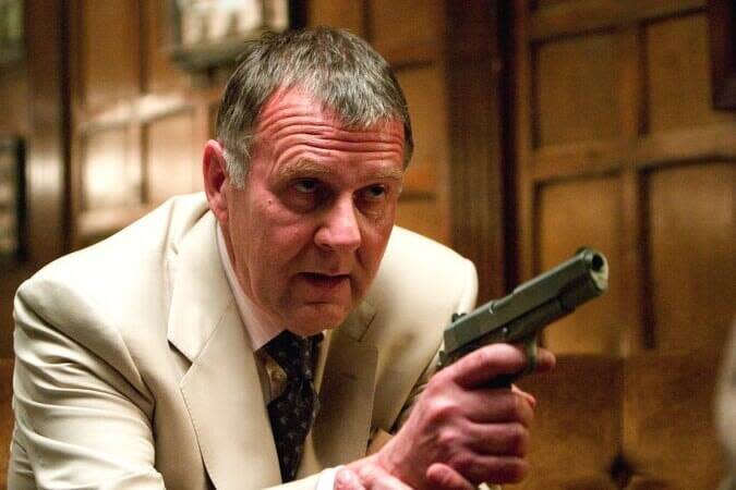 Tom Wilkinson dans « Batman Begins », sorti en 2005. L’acteur est mort à l’âge de 75 ans.