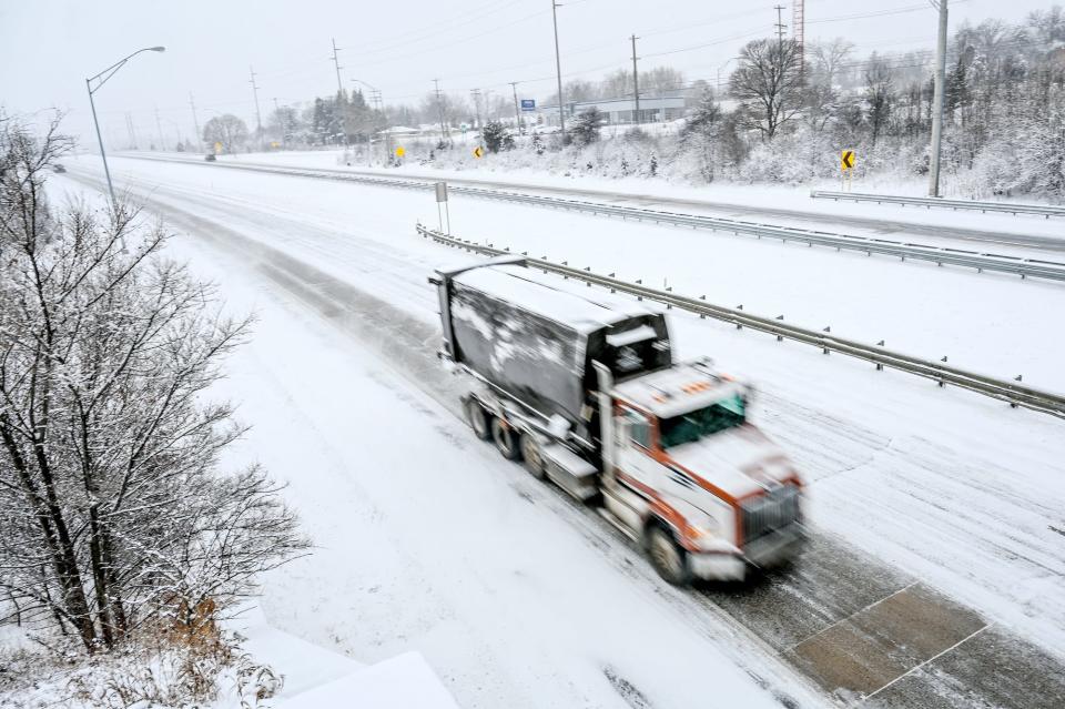 Traffic moves along northbound on U.S. 127 near the Saginaw Street exit on Friday, Dec. 23, 2022, in Lansing.