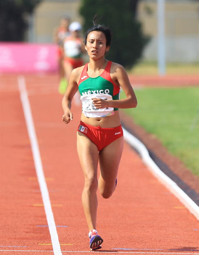 MEX06. CIUDAD DE MÉXICO (MÉXICO), 15/08/2014.- La mexicana Brenda Flores compite en la prueba femenina de 5000 metros planos hoy, viernes 15 de agosto de 2014, durante el Festival Deportivo Panamericano, en Ciudad de México (México). Las pruebas son clasificatorias a los Juegos Panamericanos Toronto 2015. EFE/Mario Guzmán