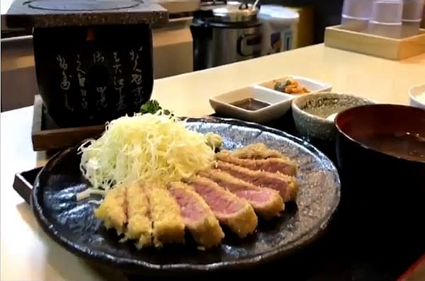 神戶かつ丼吉兵衛推出炸牛排。