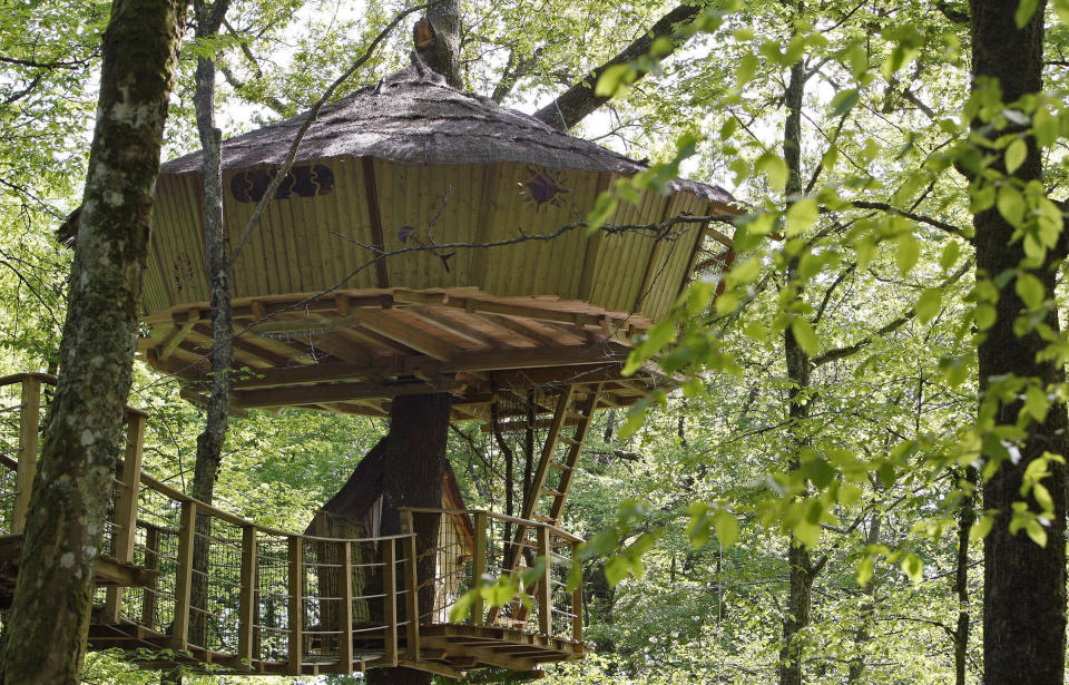 General view of a tree-house in Le Pian Medoc, southwestern France, April 24, 2009. France's Natura Cabana company rents various cabins perched in the trees for ecological holidays. REUTERS/Regis Duvignau (FRANCE ENVIRONMENT TRAVEL) - RTXEBXP