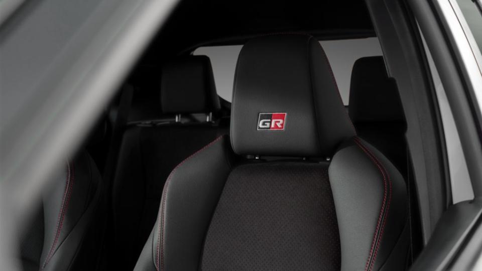 GR Sport版則是有專屬GR徽飾與金屬踏板。(圖片來源/ Toyota)
