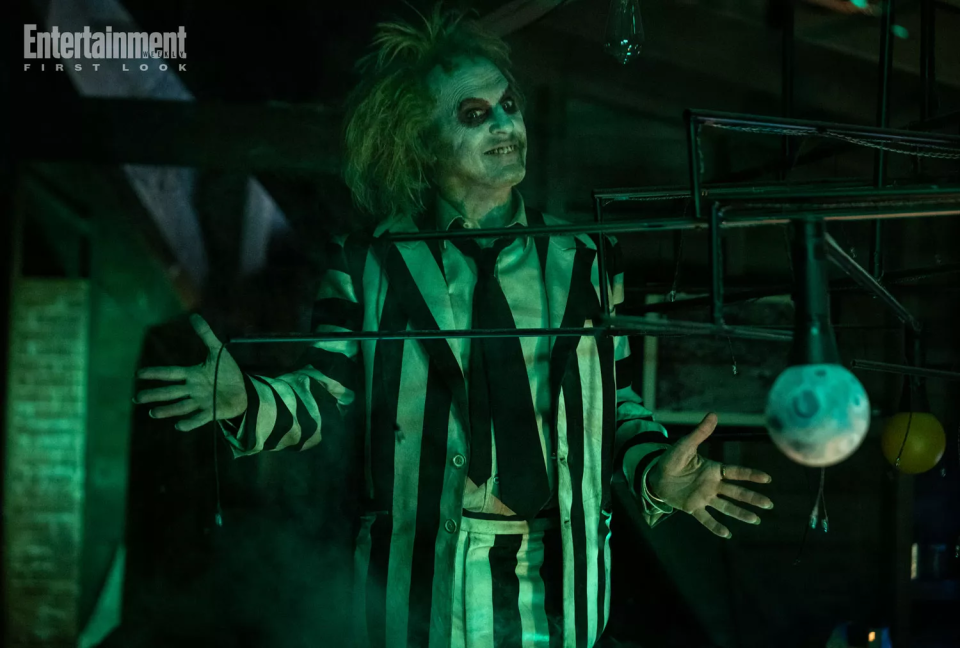 Michael Keaton en Beetlejuice 2 (Créditos: Entertainment Weekly)