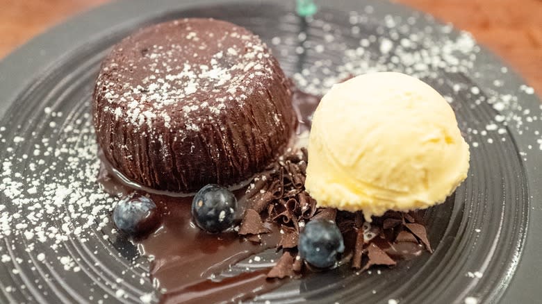 Molten chocolate cake