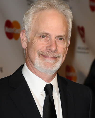 Christopher Guest ha brillado especialmente como guionista, por ejemplo escribiendo para la serie 'Saturday Night Live', aunque también le gusta dirigir y actual. Está casado con la actriz Jamie Lee Curtis y la ceremonia se celebró en la casa de Rob Reiner, el director de 'La princesa prometida'.