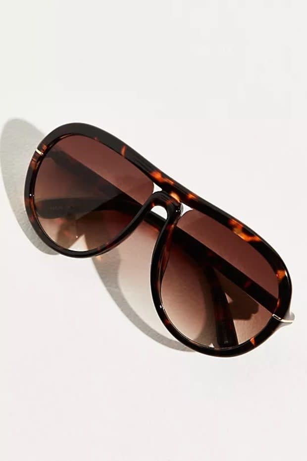 <p>Fast Times Oversized Aviator Sunglasses, $25, <a href="https://rstyle.me/+T3G5xXojXeaeuK6M0eB_mA" rel="nofollow noopener" target="_blank" data-ylk="slk:available here" class="link ">available here</a>.</p>