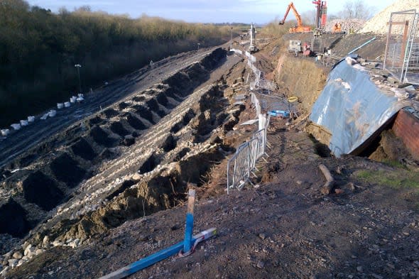 Landslip at Leamington Spa closes train track