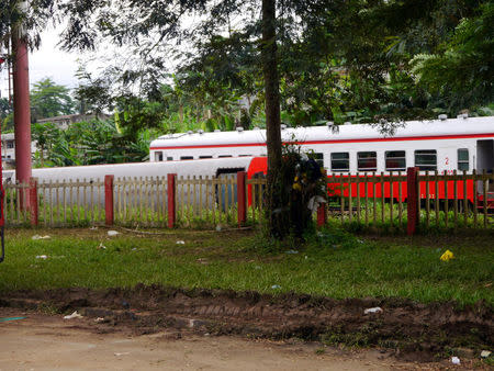 A derailed Camrail train is seen in Eseka, Cameroon, October 22, 2016. Picture taken October 22, 2016. REUTERS/Anne Mireille Nzouankeu