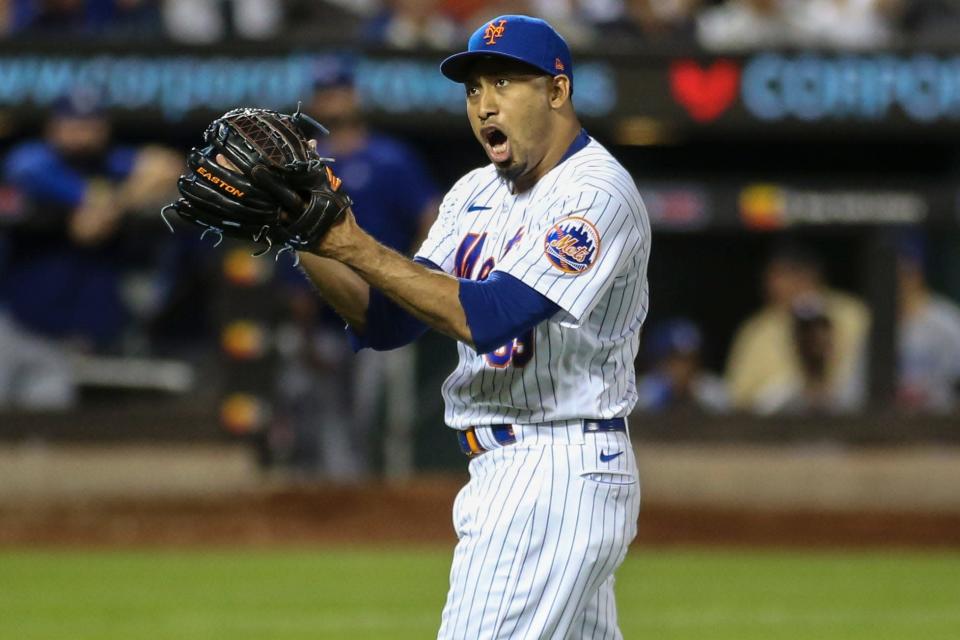 Mets closer Edwin Diaz reacts after defeating the Dodgers.