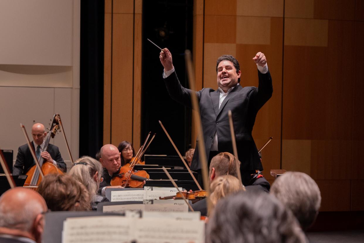 Music Director Tito Muñoz conducts the Phoenix Symphony at Symphony Hall on Oct. 16, 2022.