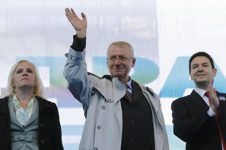 Serbian nationalist leader Vojislav Seselj, surrounded by his party's members, waves during his rally in Belgrade November 15, 2014. REUTERS/Marko Djurica