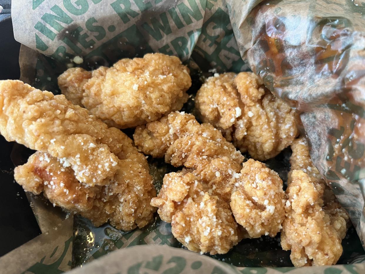 garlic parmesan wings at wingstop