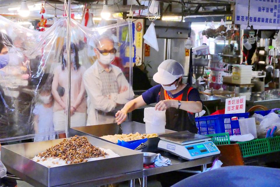 台中大隆路黃昏市場 香菇油飯