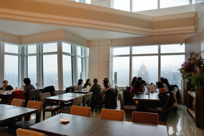台北101第一個進駐商家，希望不論是在101的上班族，或是來此遊玩的旅客，都能在35樓景觀最好的觀景位置，體驗全新的的視覺與味覺感受。