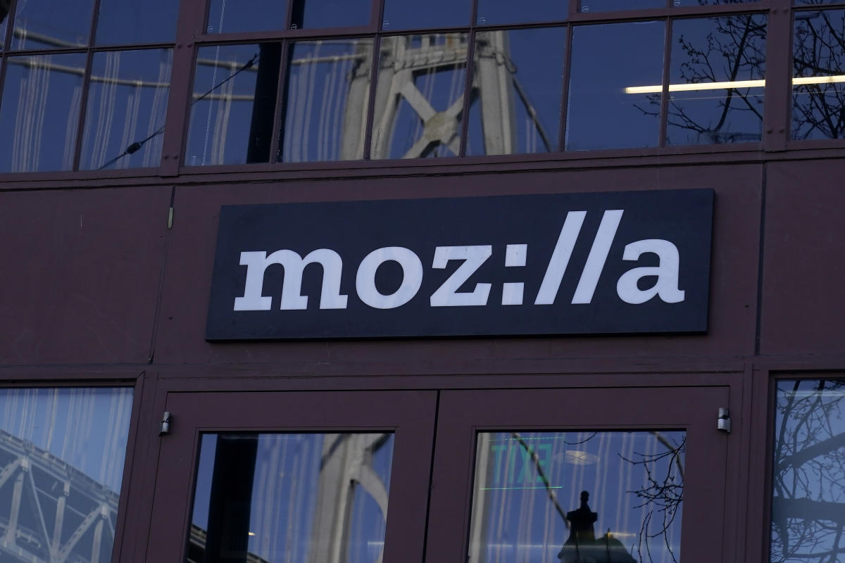 Mozilla Monitor는 웹에서 유출된 개인정보를 유료로 검사합니다.