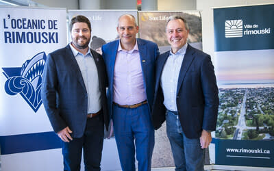 Mr. Alexandre Tanguay, Co-owner of Rimouski Océanic, Mr. Guy Caron, Mayor of Rimouski, and Mr. Robert Dumas, President and CEO of Sun Life Quebec. 
Photo by Iften Redjah – Folio photo. (CNW Group/Sun Life Financial Inc.)